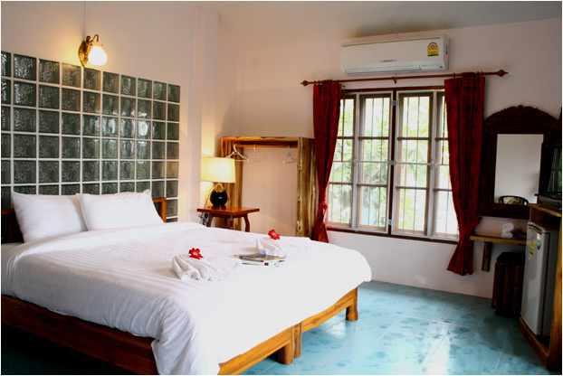 Pong Phen Guesthouse, Kanchanaburi - River Room