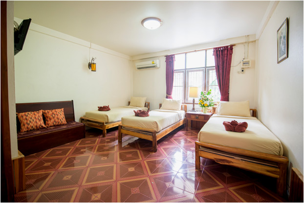 Pong Phen Guesthouse, Kanchanaburi - Triple Room